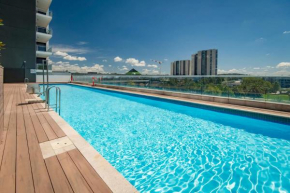 Sensational City Apartment with Lake Views, Canberra